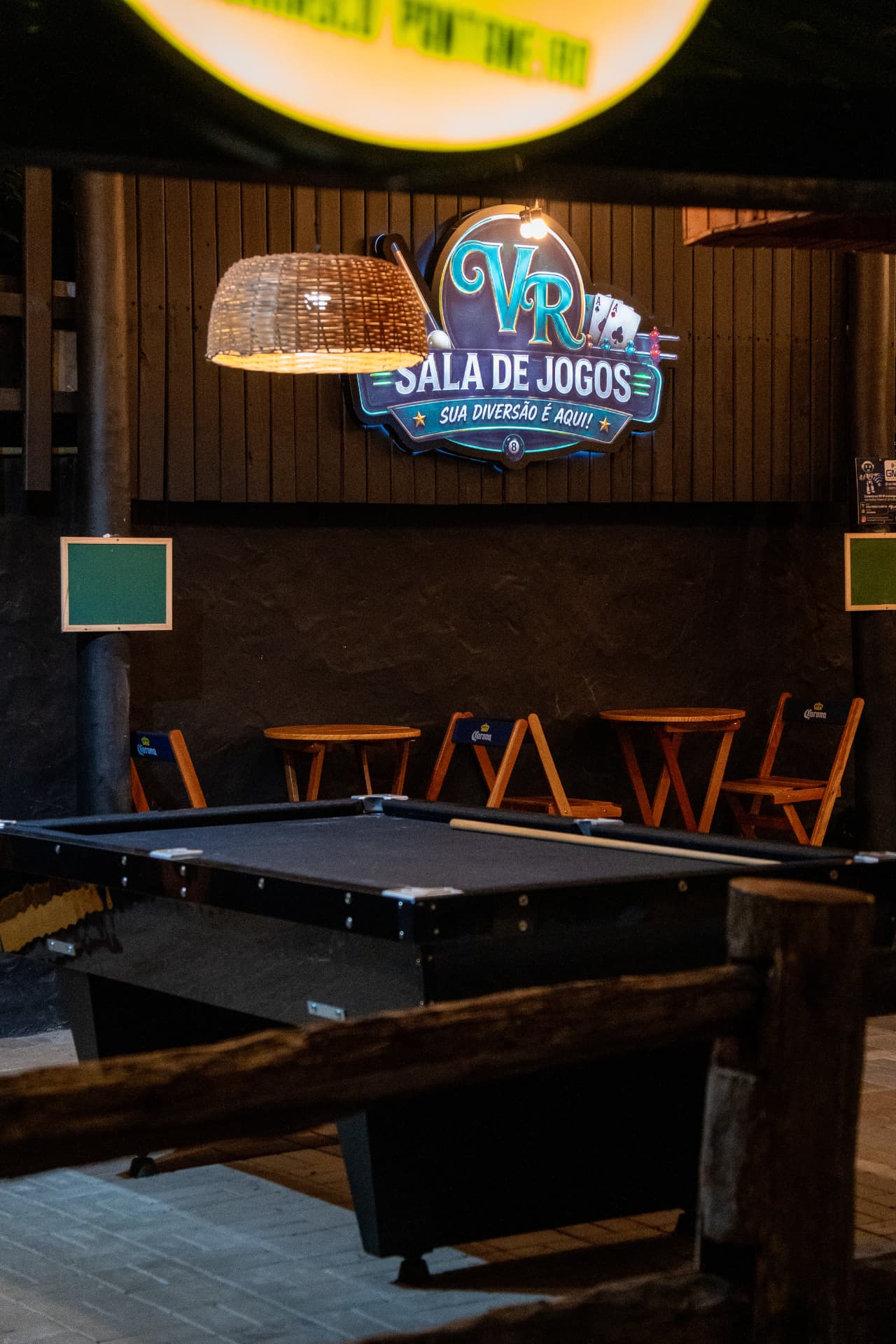 Letreiro VR Sala de Jogos com mesa de sinuca